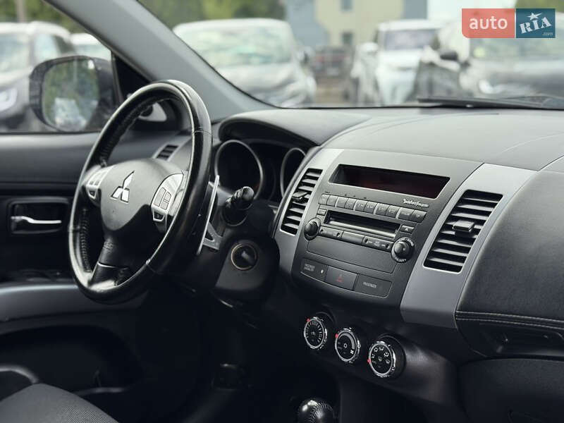 Внедорожник / Кроссовер Mitsubishi Outlander 2010 в Дубно