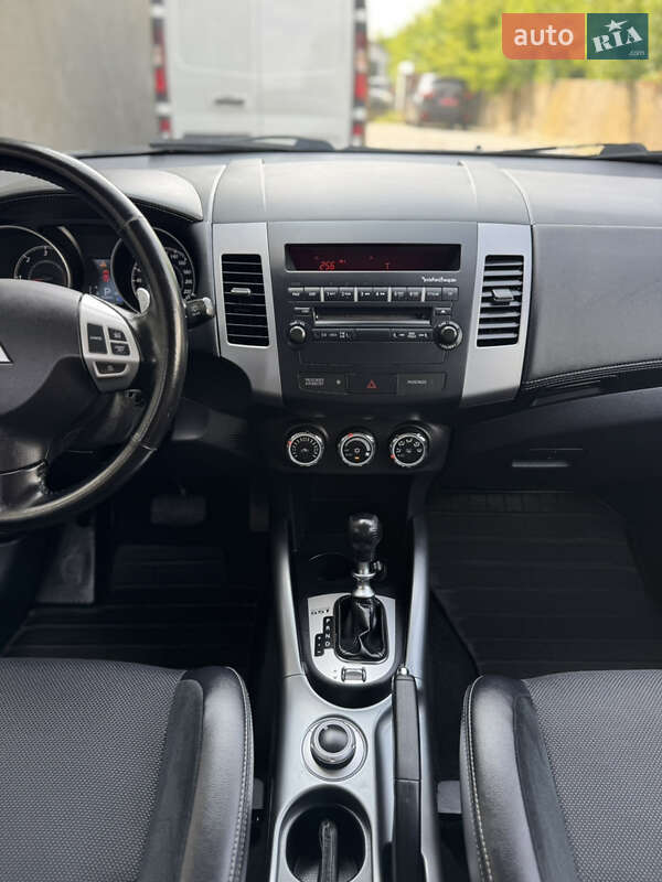 Внедорожник / Кроссовер Mitsubishi Outlander 2010 в Дубно