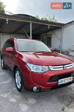 Внедорожник / Кроссовер Mitsubishi Outlander 2014 в Житомире