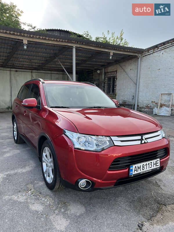 Позашляховик / Кросовер Mitsubishi Outlander 2014 в Житомирі