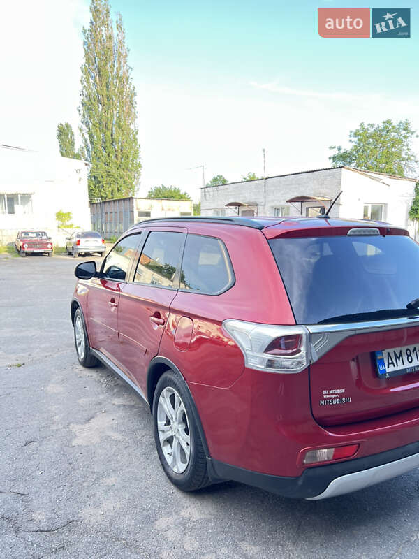 Позашляховик / Кросовер Mitsubishi Outlander 2014 в Житомирі