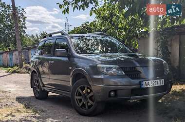 Внедорожник / Кроссовер Mitsubishi Outlander 2005 в  фото 9 Внедорожник / Кроссовер Mitsubishi Outlander 2005 в