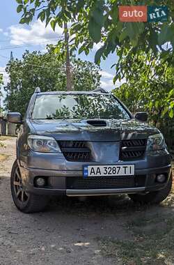 Внедорожник / Кроссовер Mitsubishi Outlander 2005 в  фото 28 Внедорожник / Кроссовер Mitsubishi Outlander 2005 в