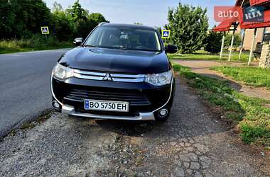 Внедорожник / Кроссовер Mitsubishi Outlander 2014 в 