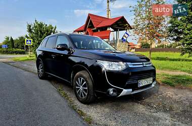 Внедорожник / Кроссовер Mitsubishi Outlander 2014 в 