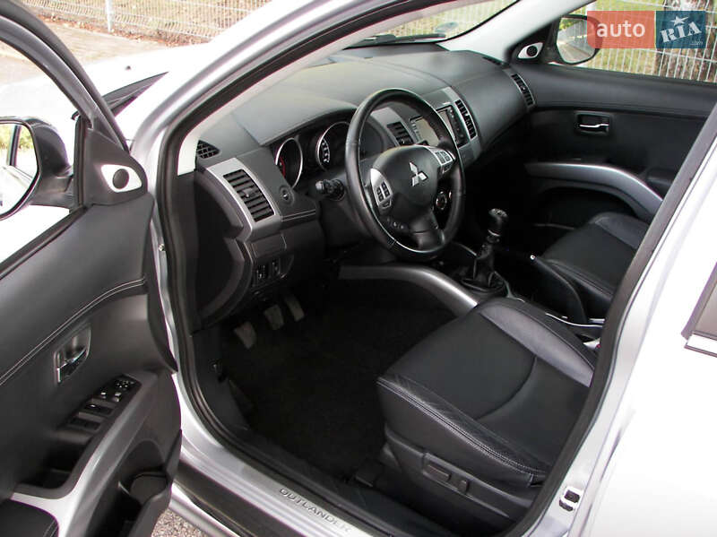 Позашляховик / Кросовер Mitsubishi Outlander 2011 в Турці