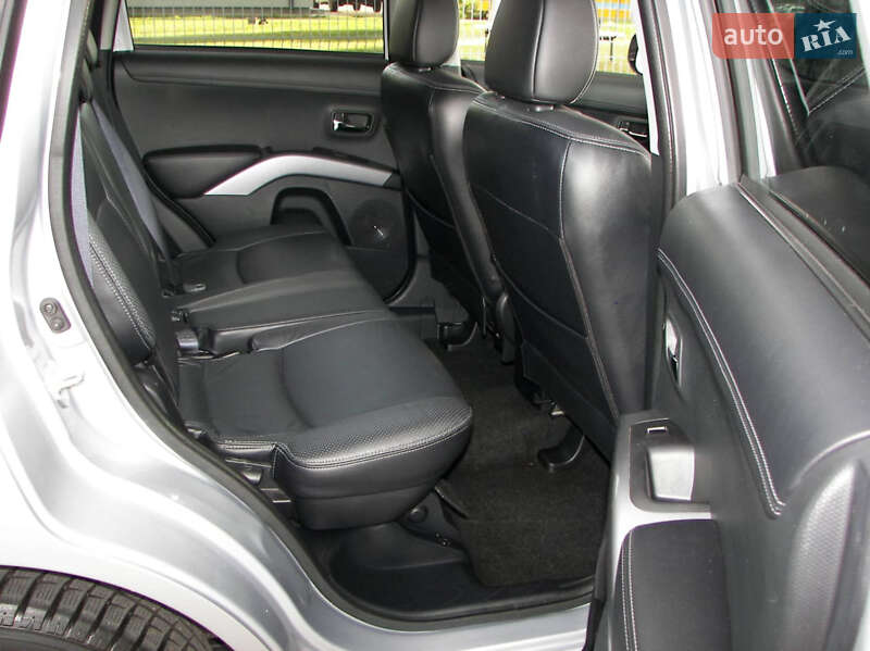 Позашляховик / Кросовер Mitsubishi Outlander 2011 в Турці