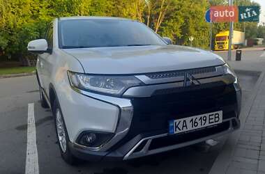 Внедорожник / Кроссовер Mitsubishi Outlander 2021 в Киеве
