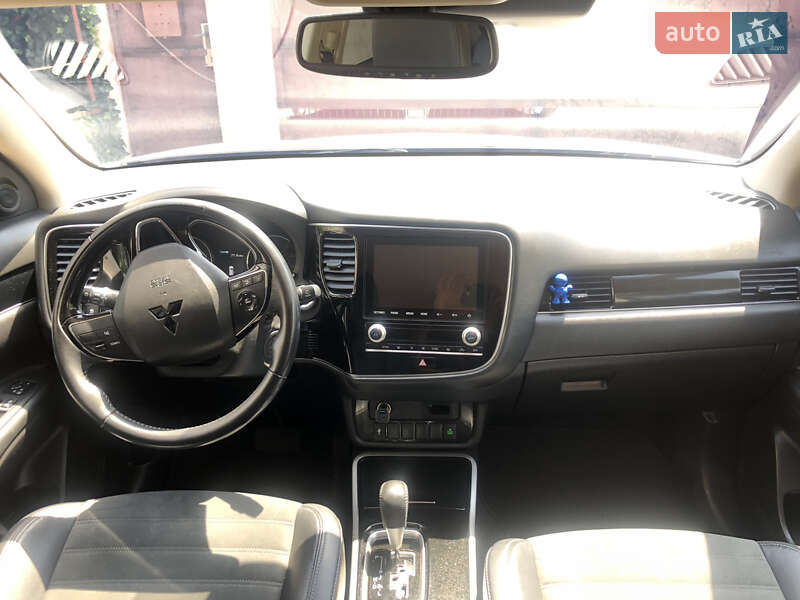 Позашляховик / Кросовер Mitsubishi Outlander 2019 в Одесі
