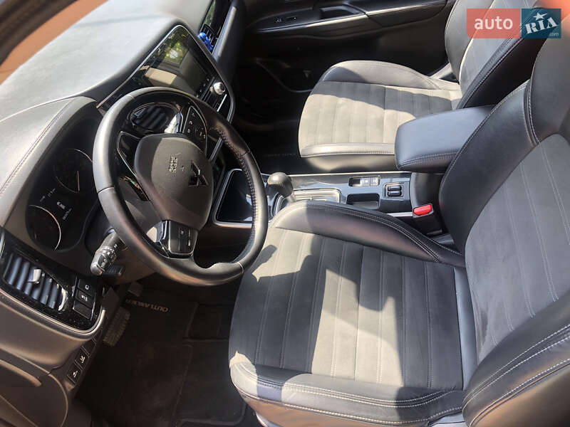 Позашляховик / Кросовер Mitsubishi Outlander 2019 в Одесі