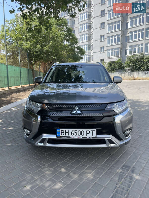 Позашляховик / Кросовер Mitsubishi Outlander 2018 в Одесі