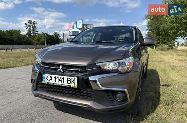 Внедорожник / Кроссовер Mitsubishi Outlander 2018 в 