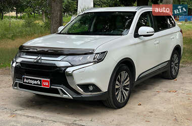 Внедорожник / Кроссовер Mitsubishi Outlander 2019 в Киеве