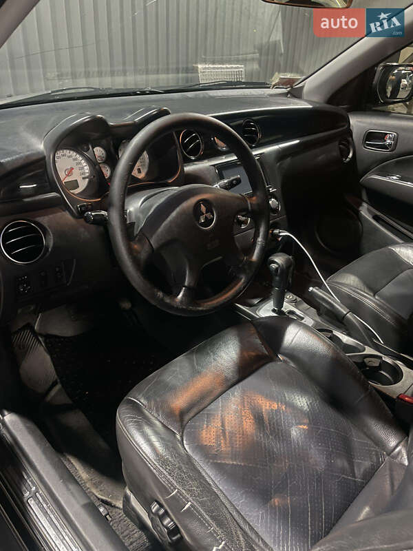 Позашляховик / Кросовер Mitsubishi Outlander 2004 в Одесі