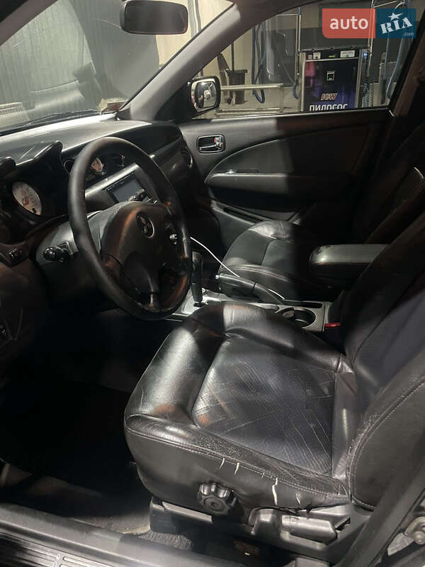 Позашляховик / Кросовер Mitsubishi Outlander 2004 в Одесі