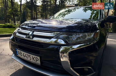 Внедорожник / Кроссовер Mitsubishi Outlander 2017 в 