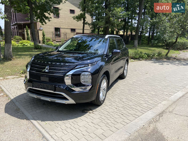 Позашляховик / Кросовер Mitsubishi Outlander 2022 в Умані