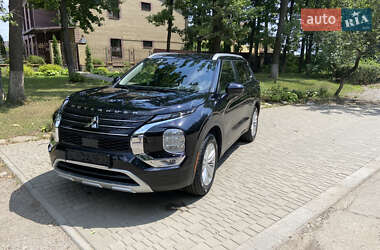 Внедорожник / Кроссовер Mitsubishi Outlander 2022 в 