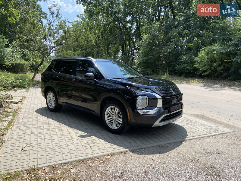 Позашляховик / Кросовер Mitsubishi Outlander 2022 в Умані