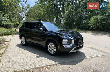 Внедорожник / Кроссовер Mitsubishi Outlander 2022 в 
