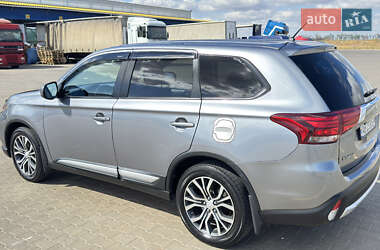 Внедорожник / Кроссовер Mitsubishi Outlander 2016 в Одессе