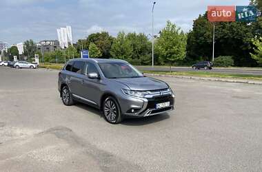 Внедорожник / Кроссовер Mitsubishi Outlander 2020 в Львове
