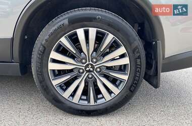 Внедорожник / Кроссовер Mitsubishi Outlander 2020 в 