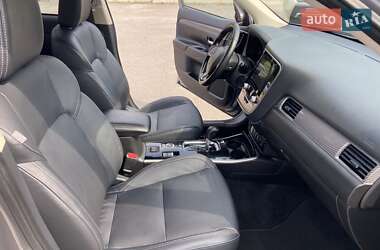 Внедорожник / Кроссовер Mitsubishi Outlander 2020 в 