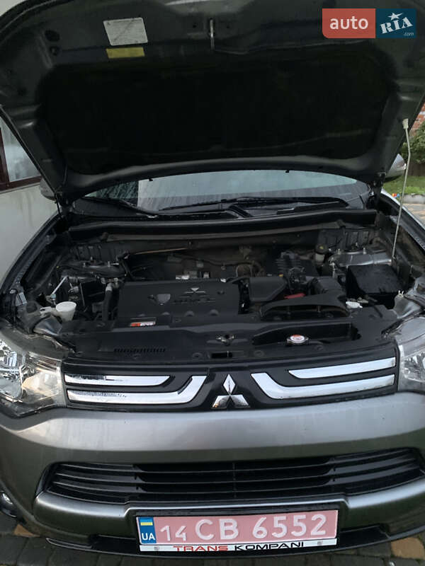 Внедорожник / Кроссовер Mitsubishi Outlander 2013 в Львове