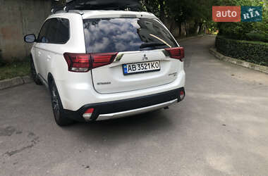 Внедорожник / Кроссовер Mitsubishi Outlander 2015 в 