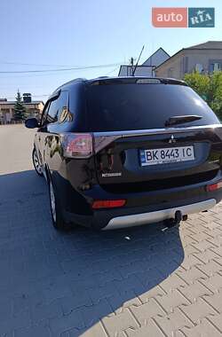 Позашляховик / Кросовер Mitsubishi Outlander 2014 в Рокитному