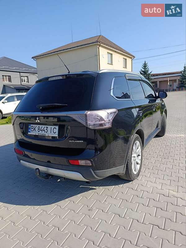 Позашляховик / Кросовер Mitsubishi Outlander 2014 в Рокитному фото 12 Позашляховик / Кросовер Mitsubishi Outlander 2014 в Рокитному