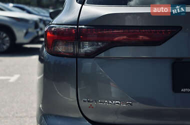 Внедорожник / Кроссовер Mitsubishi Outlander 2022 в 