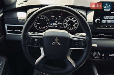 Внедорожник / Кроссовер Mitsubishi Outlander 2022 в 