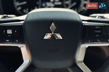 Внедорожник / Кроссовер Mitsubishi Outlander 2022 в 