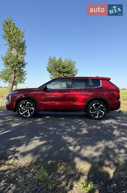 Внедорожник / Кроссовер Mitsubishi Outlander 2023 в 