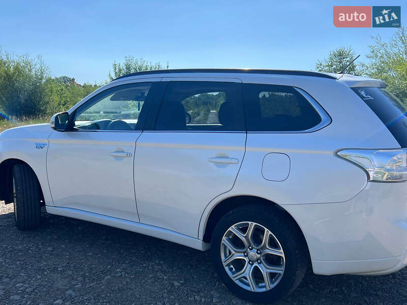 Внедорожник / Кроссовер Mitsubishi Outlander 2014 в Ивано-Франковске