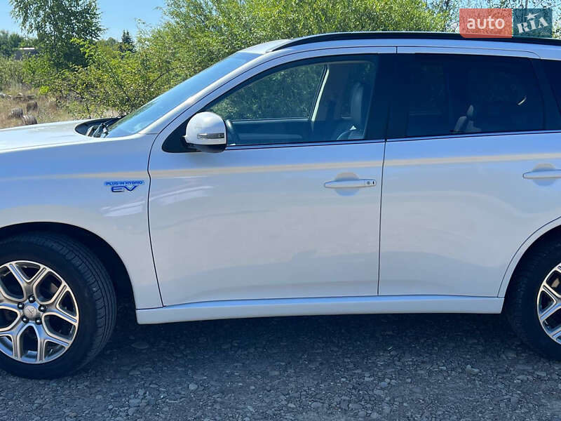 Внедорожник / Кроссовер Mitsubishi Outlander 2014 в Ивано-Франковске