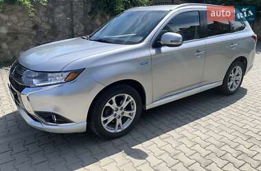 Внедорожник / Кроссовер Mitsubishi Outlander 2018 в 