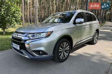 Внедорожник / Кроссовер Mitsubishi Outlander 2019 в Киеве