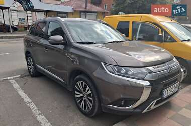 Внедорожник / Кроссовер Mitsubishi Outlander 2021 в Калуше