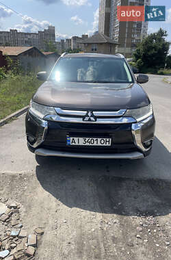 Позашляховик / Кросовер Mitsubishi Outlander 2016 в Києві