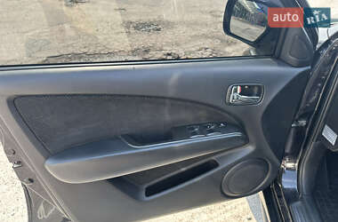 Внедорожник / Кроссовер Mitsubishi Outlander 2005 в 