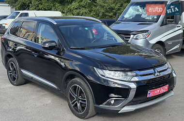 Внедорожник / Кроссовер Mitsubishi Outlander 2016 в 