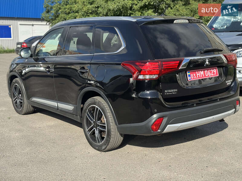 Внедорожник / Кроссовер Mitsubishi Outlander 2016 в Сумах