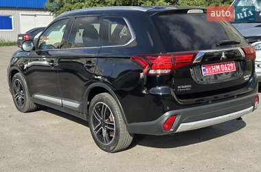 Внедорожник / Кроссовер Mitsubishi Outlander 2016 в 