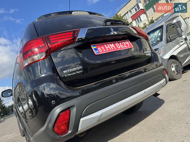 Внедорожник / Кроссовер Mitsubishi Outlander 2016 в Сумах