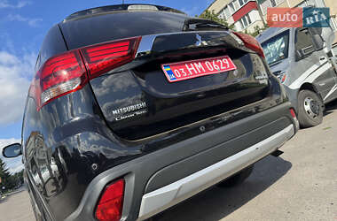 Внедорожник / Кроссовер Mitsubishi Outlander 2016 в 