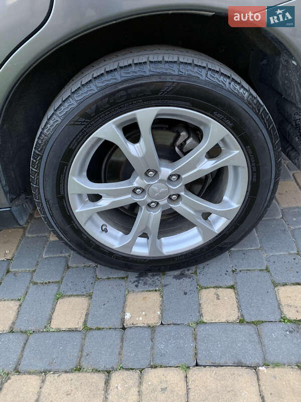 Внедорожник / Кроссовер Mitsubishi Outlander 2013 в Львове