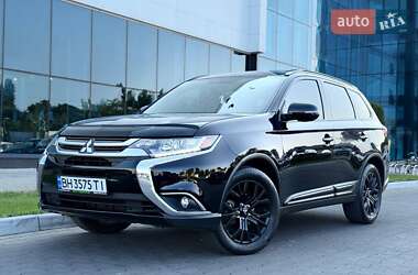 Внедорожник / Кроссовер Mitsubishi Outlander 2017 в Одессе